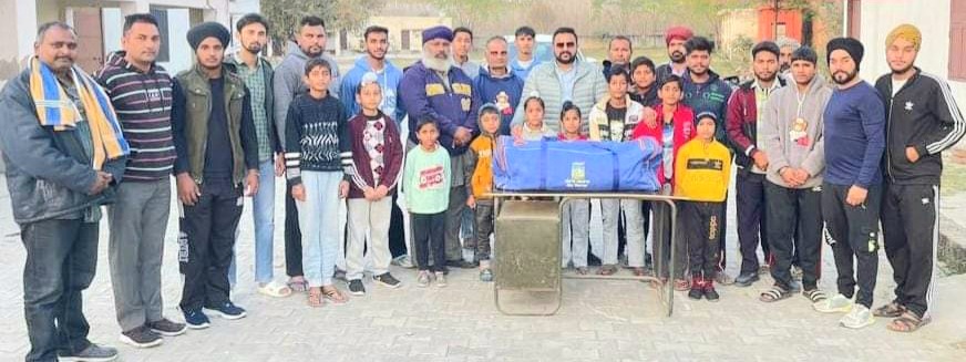 करणवीर कटारिया ने युवाओं को नशे से बचाने के लिए खेल किटें वितरित कीं